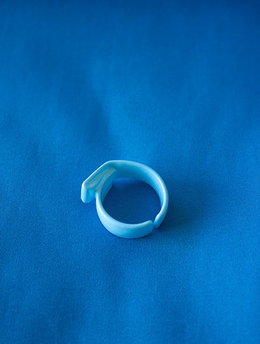 Anillo azul claro metálico