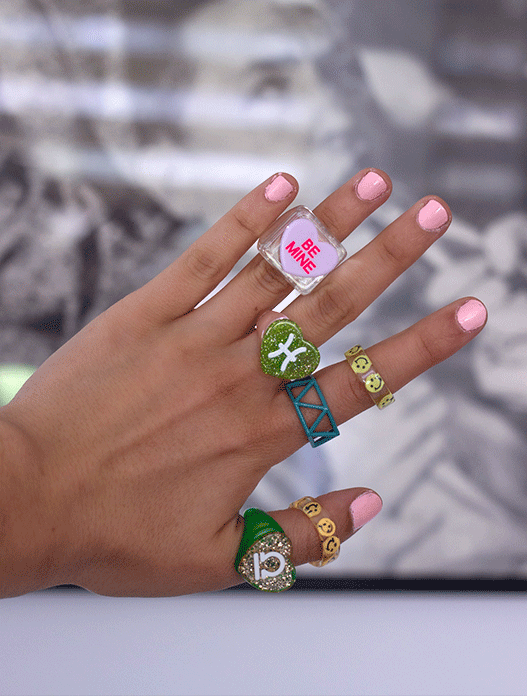 Anillo BE MINE